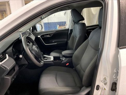 Used 2025 Toyota RAV4 XLE AWD/4WD image 10