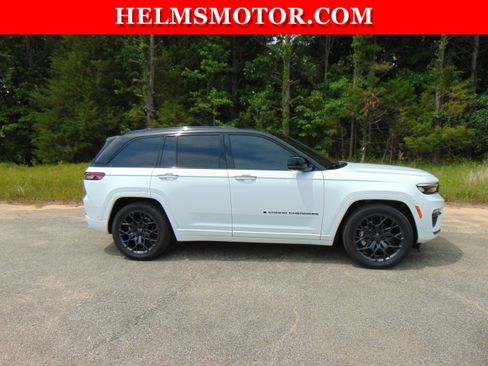 Certified 2025 Jeep Grand Cherokee Summit w/ Adv Protech Group IV AWD/4WD image 11