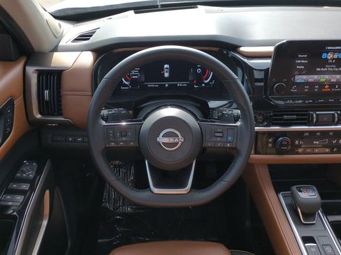 Certified 2025 Nissan Pathfinder Platinum AWD/4WD image 33