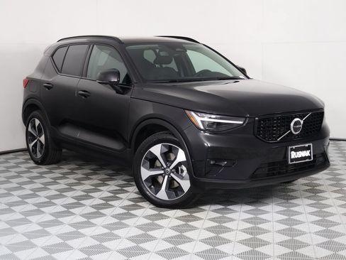 Certified 2026 Volvo XC40 B5 Plus AWD/4WD image 34