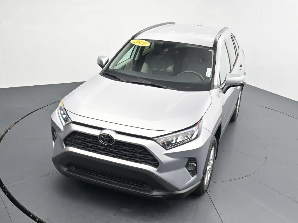 Used 2021 Toyota RAV4 XLE AWD/4WD image 29