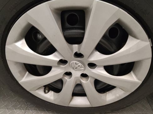 Used 2022 Toyota Corolla LE image 31