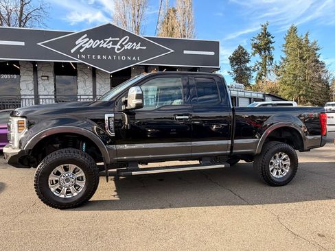 Used 2018 Ford F250 Lariat w/ Chrome Package image 19