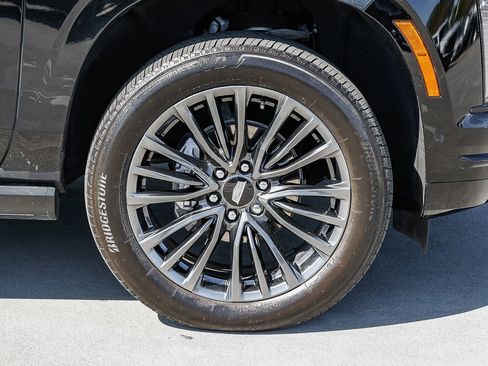 Used 2025 Cadillac Escalade ESV Sport Platinum w/ LPO, Floor Liner Package AWD/4WD image 9