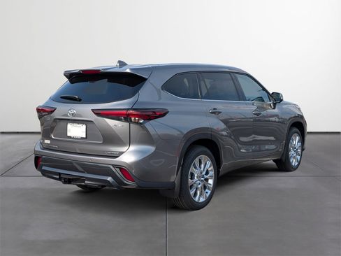 New 2026 Toyota Highlander Limited image 5