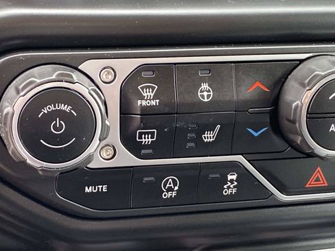 Certified 2022 Jeep Wrangler Sport AWD/4WD image 16