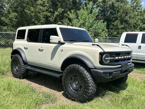 Used 2025 Ford Bronco Outer Banks w/ Sasquatch Package AWD/4WD image 11