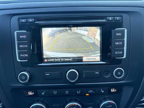 Used 2013 Volkswagen Jetta GLI Autobahn FWD image 26