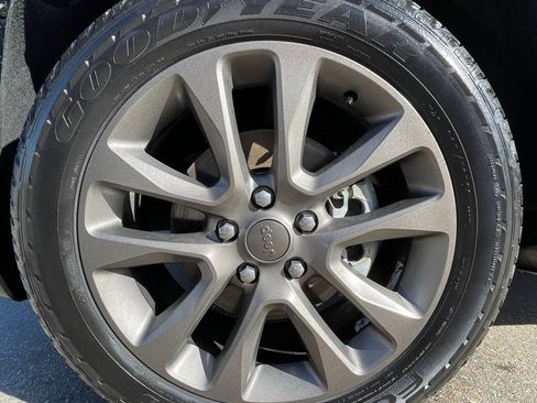 Used 2016 Jeep Grand Cherokee Limited 75th Anniversary image 14