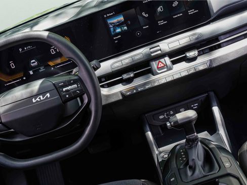Certified 2025 Kia K4 FWD image 18