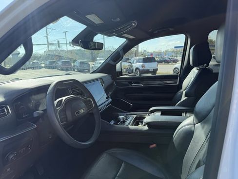 Used 2022 Jeep Wagoneer Series III image 5