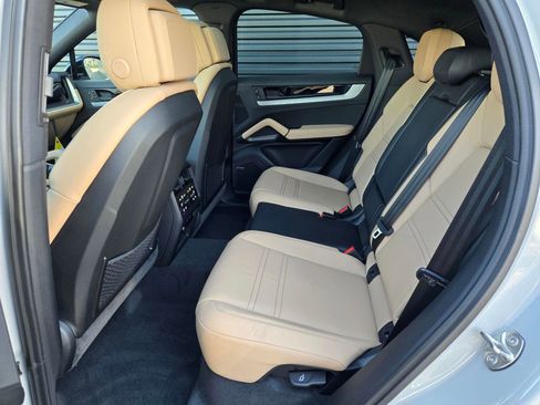 New 2026 Porsche Cayenne Coupe AWD/4WD image 13