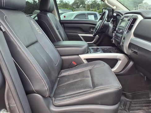 Used 2019 Nissan Titan PRO-4X w/ Pro-4x Convenience Package image 14