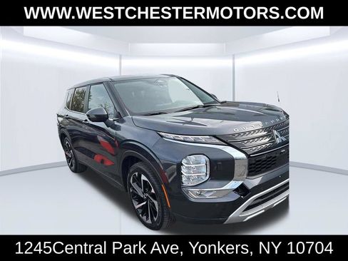 Used 2024 Mitsubishi Outlander SE Black Edition AWD/4WD image 3