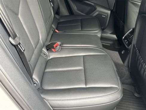 Used 2024 Porsche Macan AWD/4WD image 17