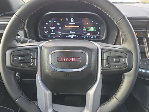 Used 2024 GMC Yukon SLT w/ SLT Luxury Package image 19