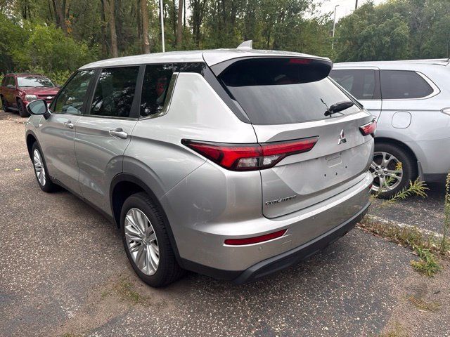 Used 2022 Mitsubishi Outlander ES FWD image 3