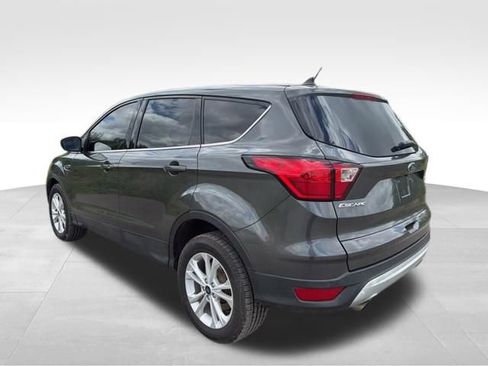 Used 2019 Ford Escape SE image 6