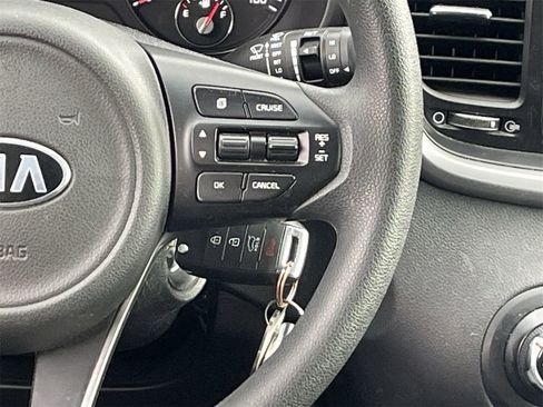 Used 2017 Kia Sorento LX image 23