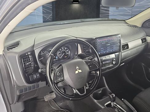 Used 2016 Mitsubishi Outlander ES AWD/4WD image 12