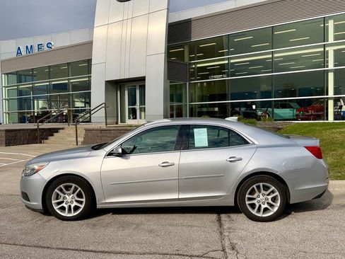 Used 2015 Chevrolet Malibu LT w/ Power Convenience Package image 3