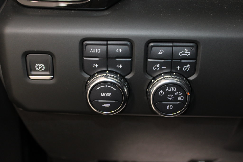 Used 2025 GMC Sierra 1500 AT4 w/ AT4 Premium Package AWD/4WD image 42