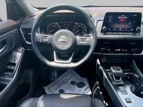 Used 2023 Nissan Rogue SV w/ SV Premium Package FWD image 6