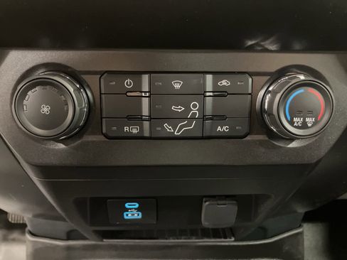 Certified 2022 Ford F350 XLT w/ XLT Value Package image 18