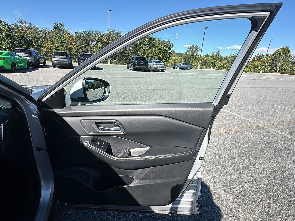 Certified 2025 Nissan Rogue SV AWD/4WD image 31