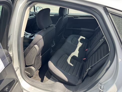Used 2015 Ford Fusion SE FWD image 29