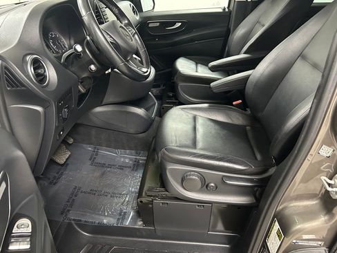 Used 2016 Mercedes-Benz Metris Passenger image 11