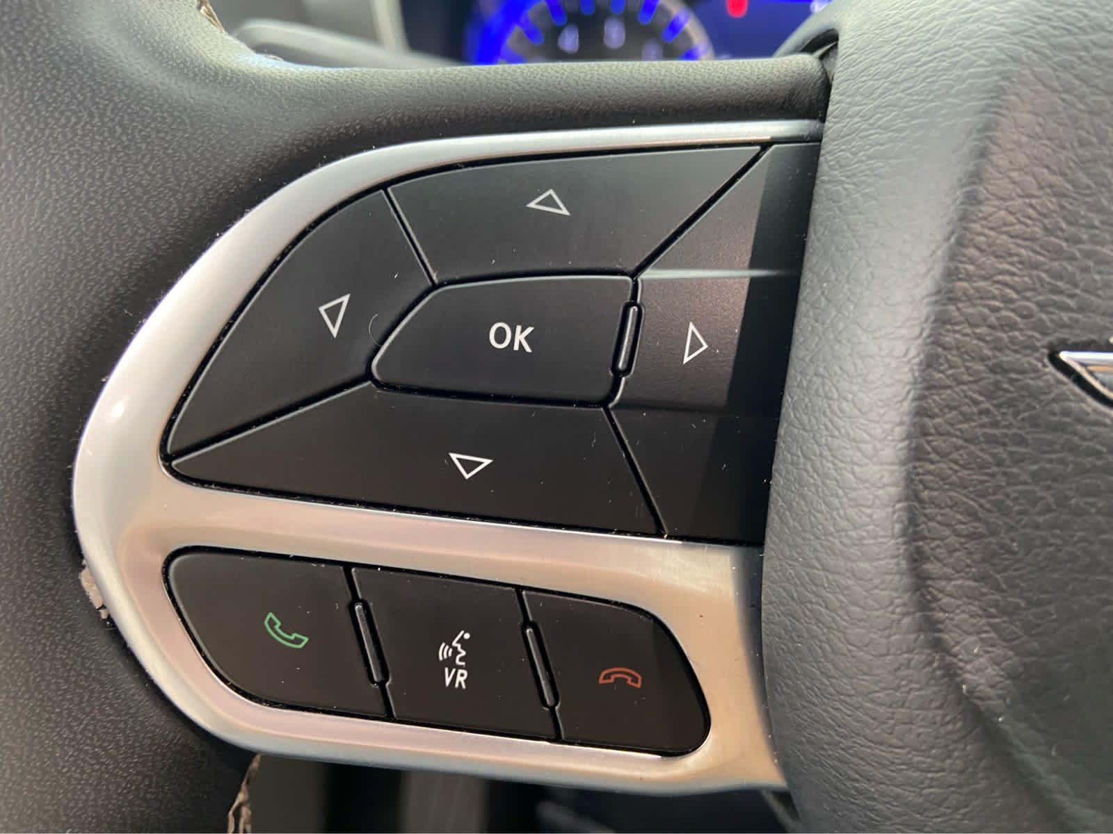 Used 2024 Chrysler Pacifica Touring-L FWD image 25