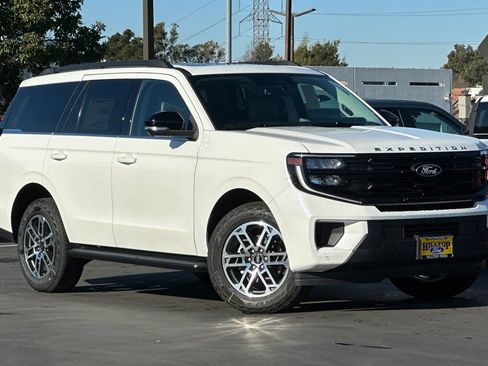 New 2026 Ford Expedition Active image 2