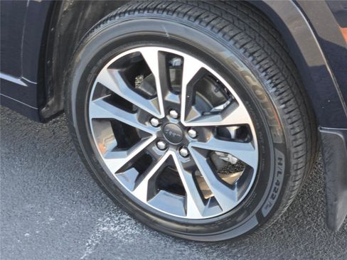 Used 2022 Jeep Grand Cherokee Overland w/ MOPAR Finishing Package image 18