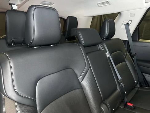 Used 2023 Nissan Pathfinder SL AWD/4WD image 19