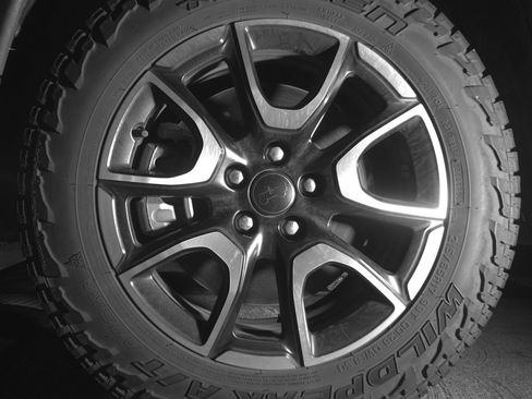 Used 2025 Jeep Compass Trailhawk image 12