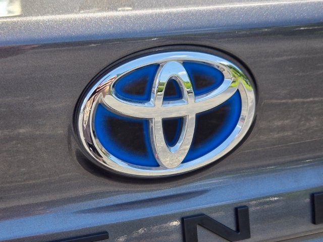 Used 2025 Toyota Sienna XLE FWD image 20