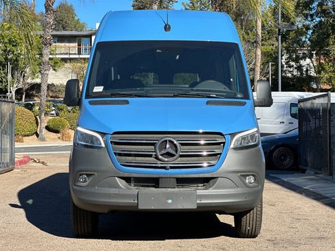 Used 2024 Mercedes-Benz Sprinter 2500 image 8