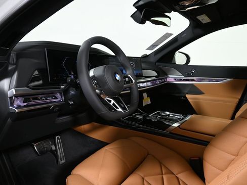 Used 2026 BMW 740i xDrive w/ Premium Package image 15