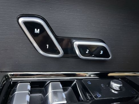 Used 2023 Land Rover Range Rover Sport SE image 13