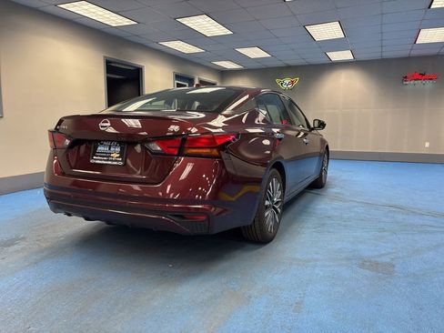 Used 2024 Nissan Altima 2.5 SV FWD image 2