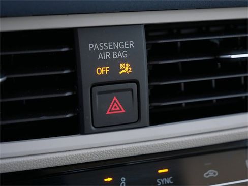 Certified 2025 Volkswagen Jetta SE image 36