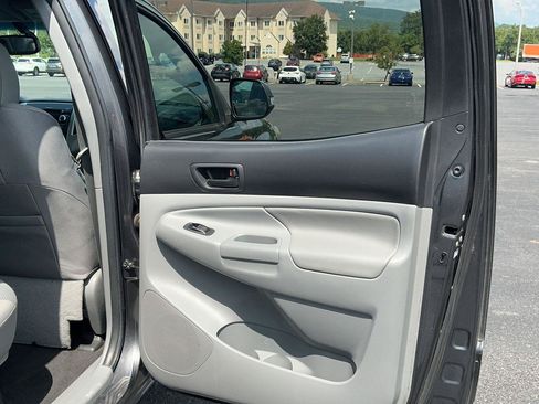 Used 2012 Toyota Tacoma 4x4 Double Cab w/ TRD Sport Pkg image 29