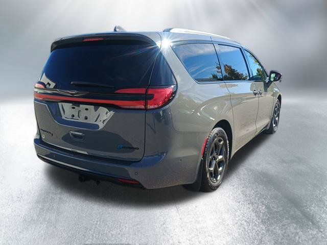 Used 2021 Chrysler Pacifica Limited w/ Uconnect Theater Family Group FWD image 5