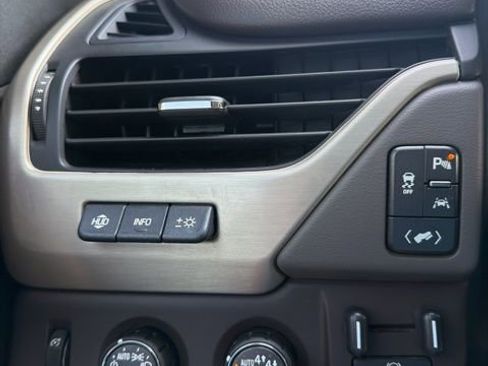 Used 2017 GMC Yukon Denali w/ Open Road Package image 31