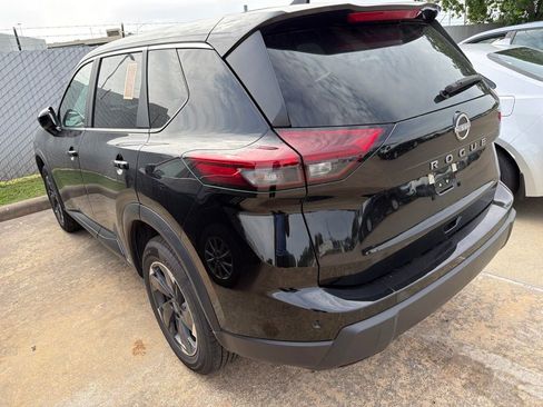Used 2025 Nissan Rogue SV FWD image 4