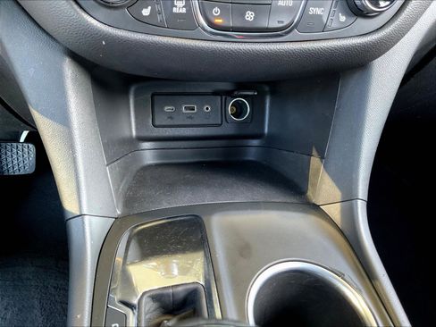 Used 2021 Chevrolet Equinox LT FWD image 15