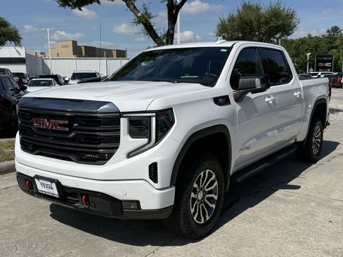 Used 2023 GMC Sierra 1500 AT4 w/ AT4 Premium Package AWD/4WD image 9