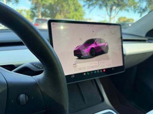 Used 2023 Tesla Model Y Long Range AWD/4WD image 23