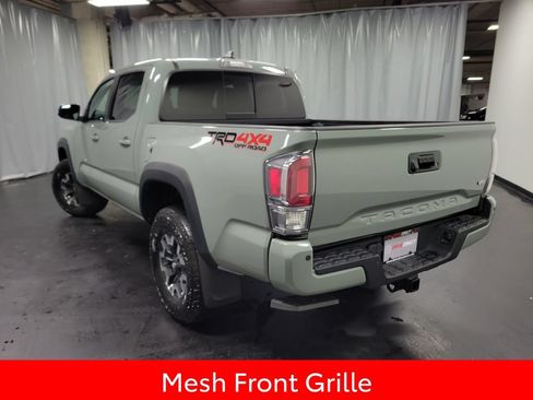 Used 2023 Toyota Tacoma TRD Off-Road w/ Technology Package AWD/4WD image 6